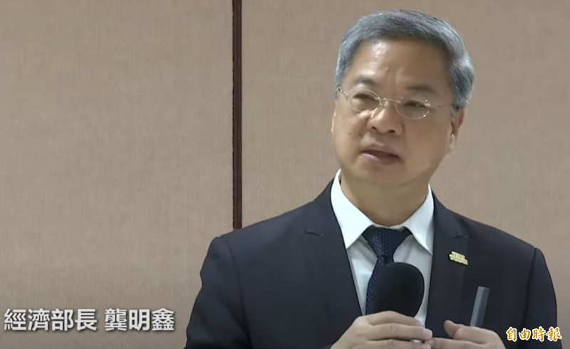 經濟部長龔明鑫主持媒體交流會。（記者林菁樺攝）