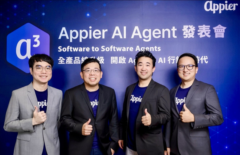 沛星管理層今日宣布全產品線導入代理式人工智慧技術，同步推出八款AI助理工具。（沛星提供）