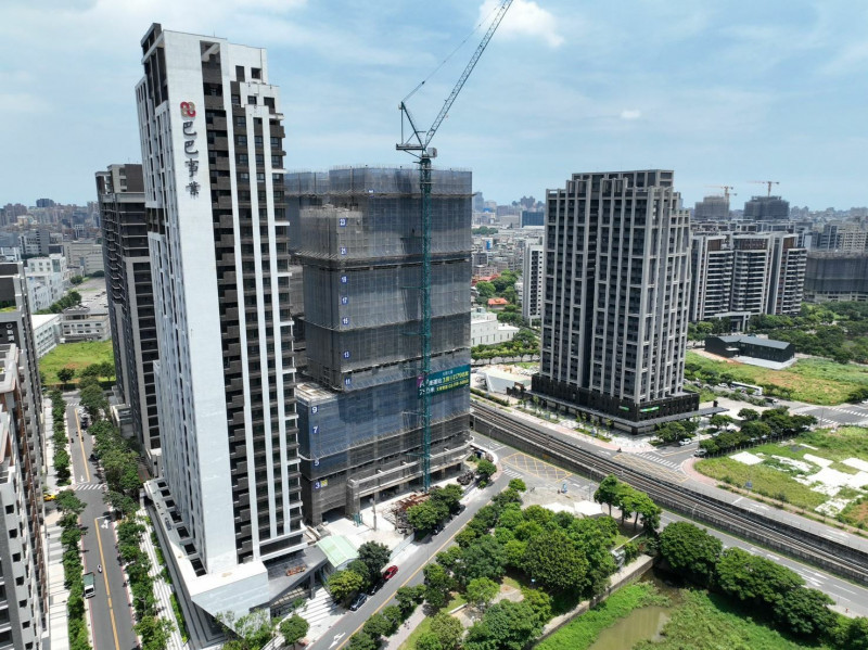 今年上半年全台房市仍受房貸緊縮及央行第七波信用管制衝擊，整體買氣在谷底盤旋。（永慶房產集團提供）