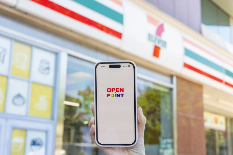 統一超商共有4位消費者抱走統一發票千萬特別獎。（統一超商提供）