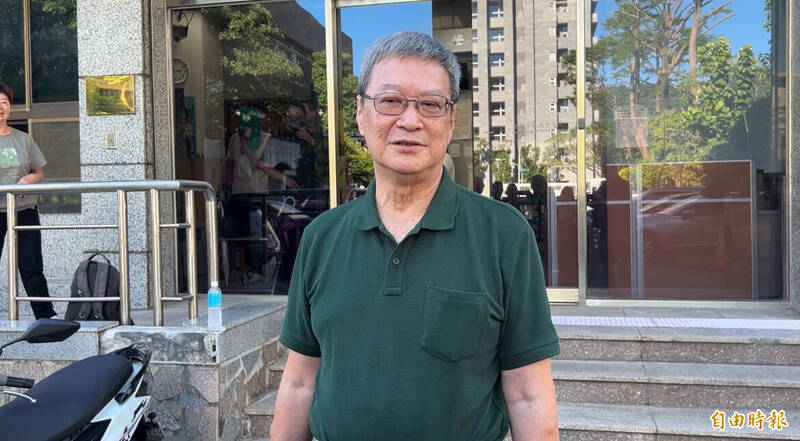 吳家律師黃訓章面對媒體追問，僅低調稱，「就是調解不成立」。（記者劉詠韻攝）