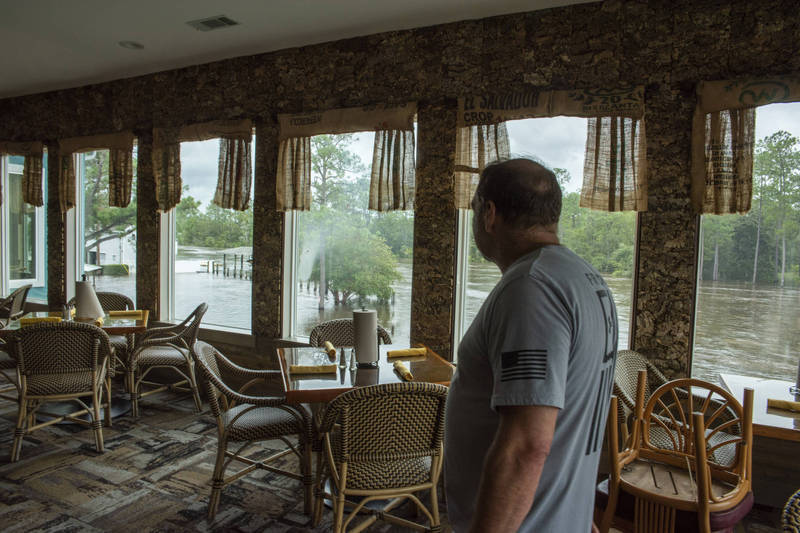 美國日前1名顧客在帳單上發現1筆名為「安靜時段附加費」（Quiet Time Surcharge）的額外收費，在看到這筆費用時，當場傻眼。（美聯社，示意圖）