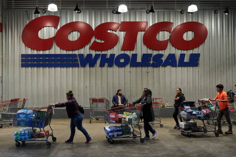 Costco經常不定期更換商品,外媒指出,Costco 已悄悄停止在美國和英國的網路商店和實體店面銷售 Xbox 主機。(彭博)