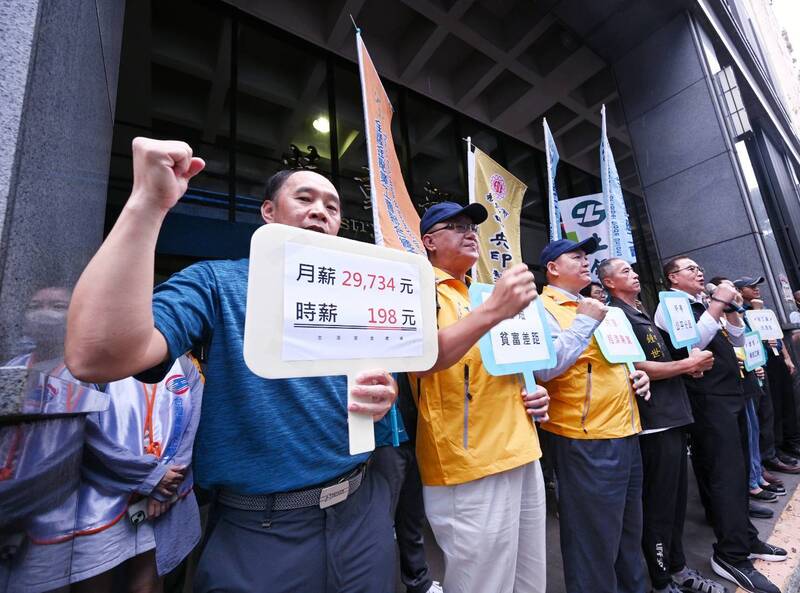 最低工資審議登場,全國產業總工會呼籲「薪水追上物價漲幅、經濟成長勞資共享。(記者方賓照攝)