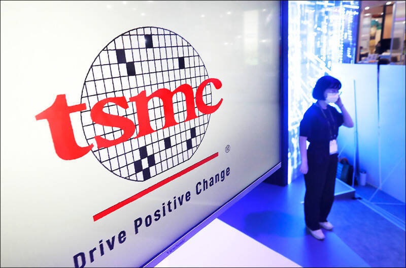 謝金河發文指出，很多人常質疑台灣不能只靠台積電，但他強調台積電供應鏈後面是數百家供應商。他也直言全世界都花大錢在Ai的賽道上奔馳，台積電就坐在那個最重要的核心位置。圖為示意圖。（美聯社）