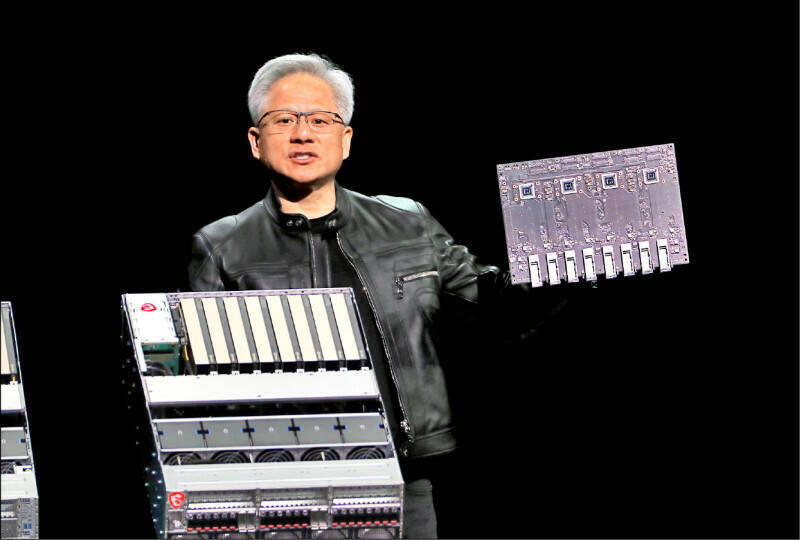 亞馬遜與Google發表新AI晶片前會先通知黃仁勳。（美聯社）