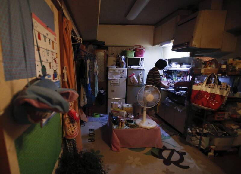 由於害怕丟臉,使得繭居族難以被察覺,也阻礙外界給予援助的機會。(路透資料照)