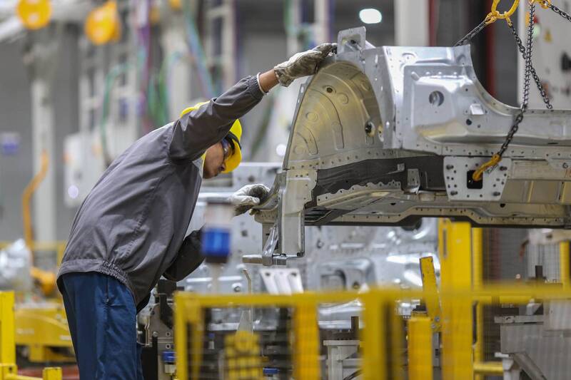 南非遭川普課徵高額對等關稅,重創汽車業。示意圖。(彭博)