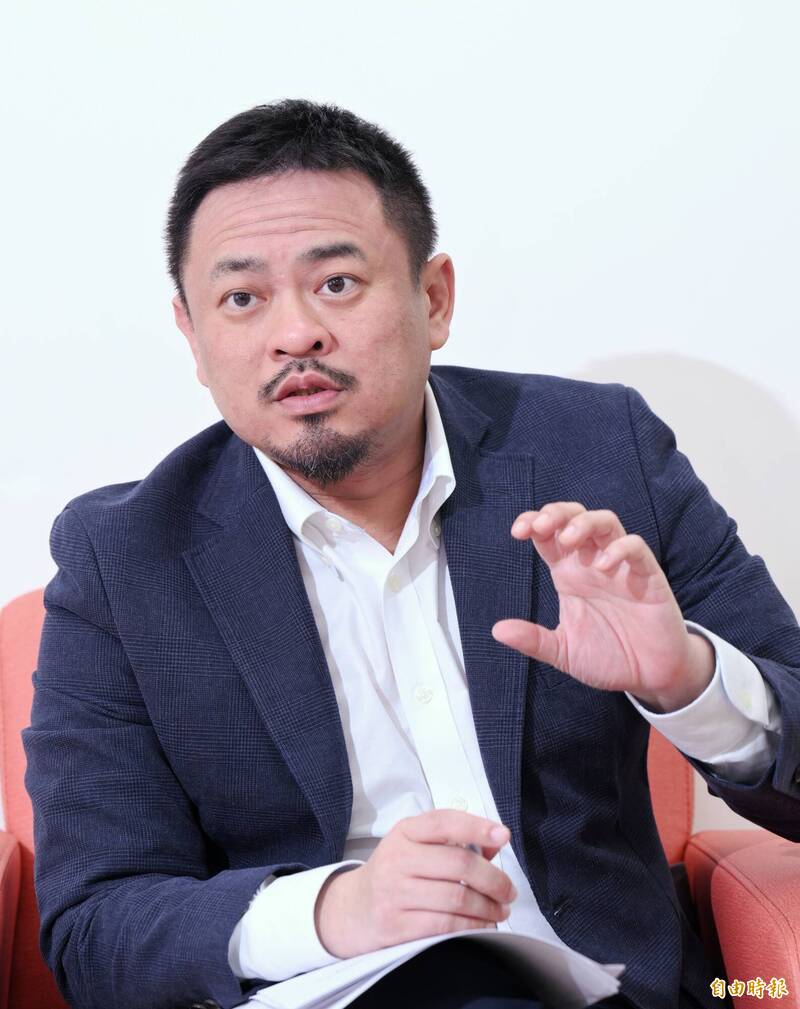 曾是「赤貧立委」,現在則是「最窮部長」的洪申翰。(記者方賓照攝)