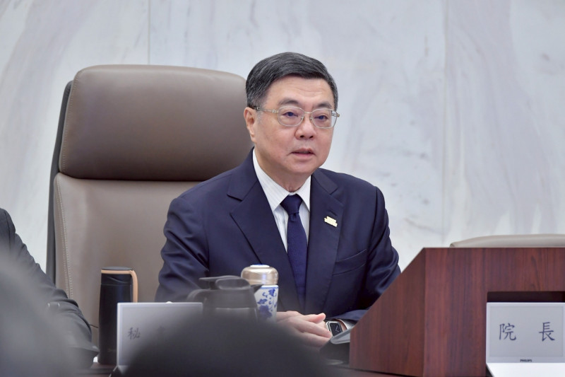 行政院長卓榮泰今(2)日在行政院會聽取農業部陳報「中秋節穩定民生物資價格及供應」報告。(行政院提供)