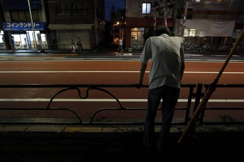 許多長者因財務問題,退休後只能持續工作。示意圖。(彭博)
