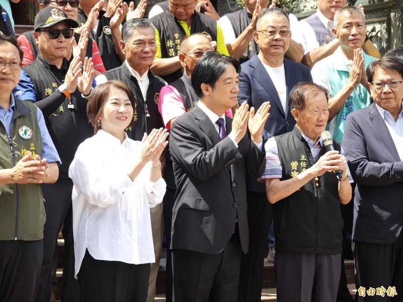 賴清德今天行程皆於恆春半島，除出身車城鄉的總統府秘書長潘孟安、縣長周春米全程陪同，民進黨黨公職及在地鄉長都有出席。（記者陳彥廷攝）