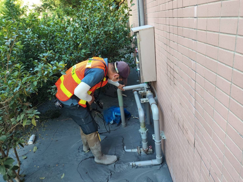 花蓮光復鄉應急改善供水完成，檢修漏作業持續進行。（台水提供）