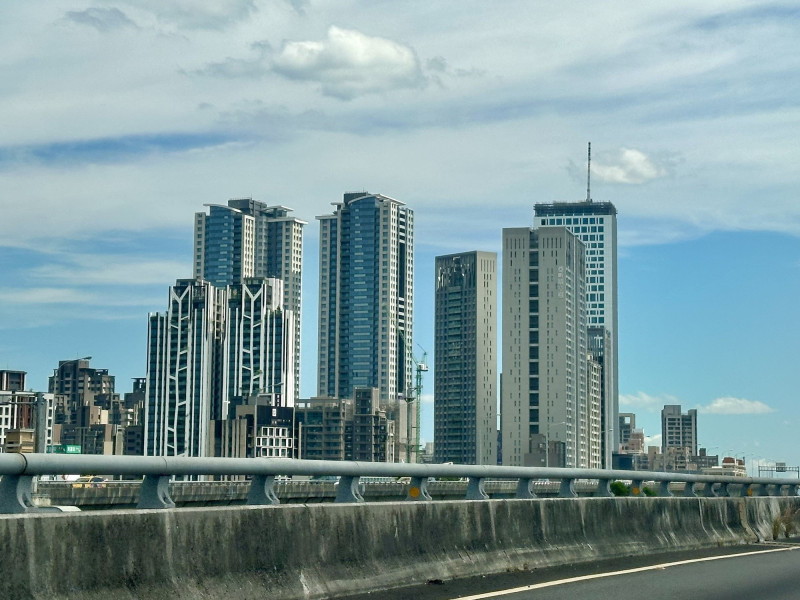 內政部進一步與財政部、金管會討論，運用租稅手段逼出全台逾11萬戶新建待售住宅。（記者徐義平攝）