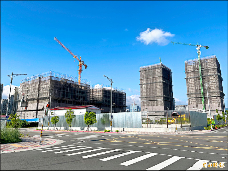 輝達總部設立案若破局，北士科短期房價恐打回原型，成交價量跟著大環境景氣同步滑落。（記者徐義平攝）
