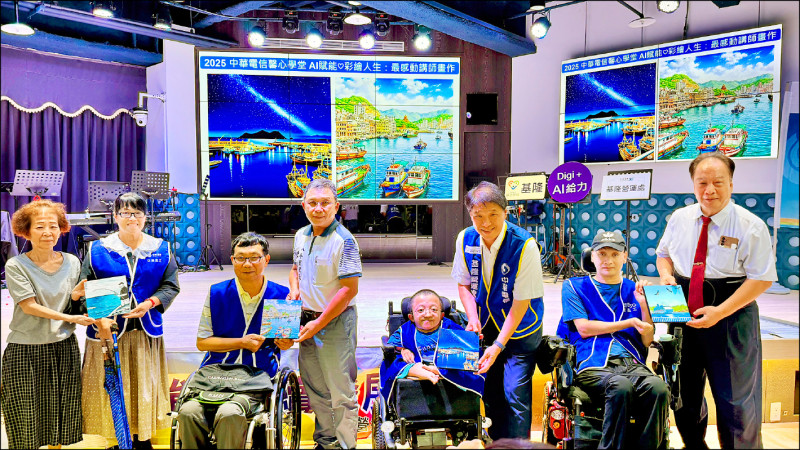 中華電信創辦台灣第一間由企業設立、專為高齡長者設計的數位學堂，培訓身障朋友成為講師。（中華電信提供）