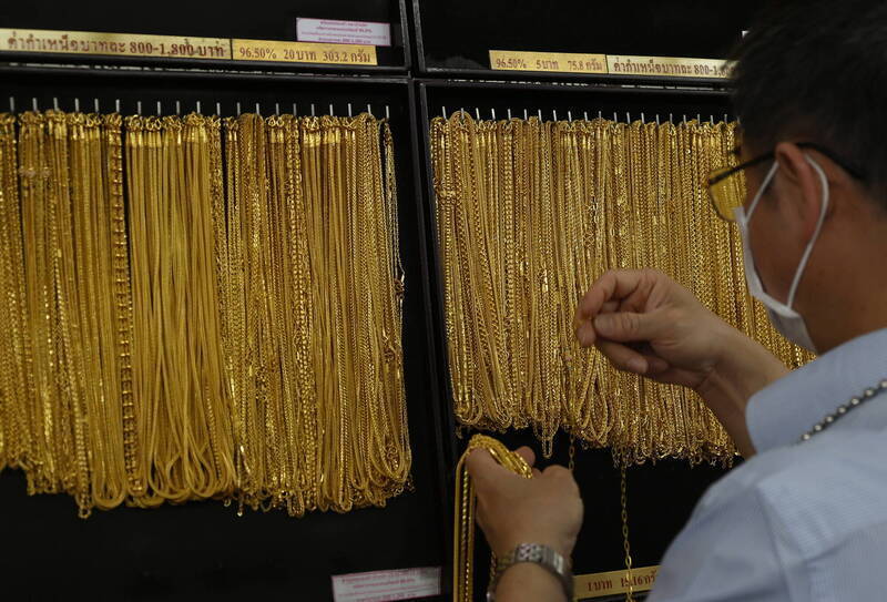 金價升至創紀錄的水平，迅速接近每盎司4000美元的大關。（路透）