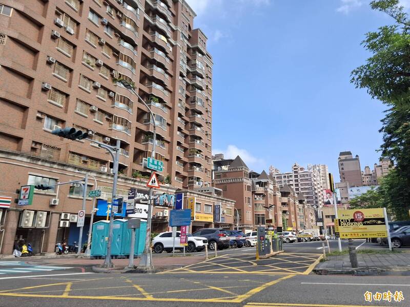 三民區躍居高雄市房屋買賣移轉棟數之冠。（記者侯承旭攝）