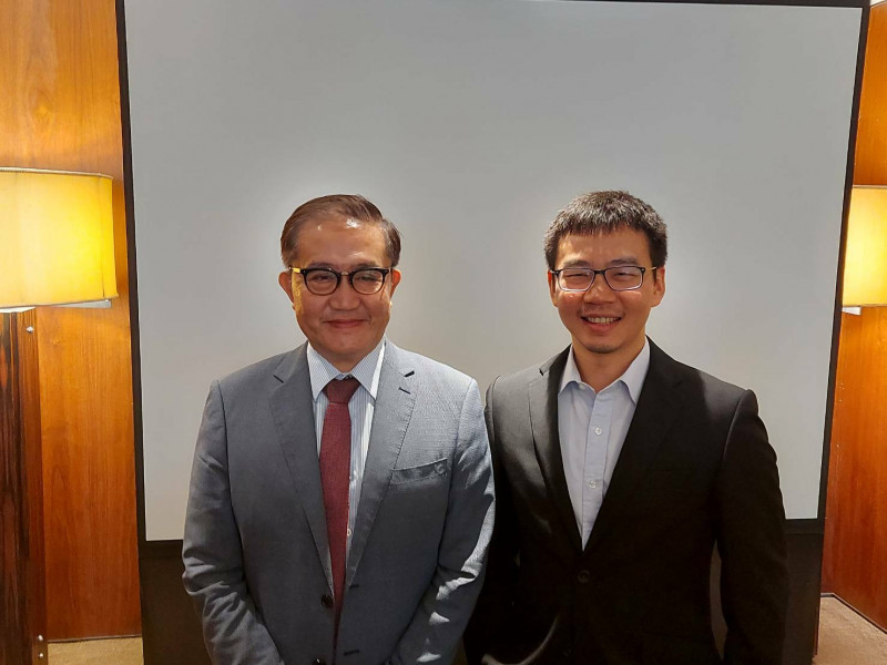 Treg研究獲諾貝爾醫學獎肯定，台寶抗排斥新藥臨床進程領先全球。圖左為台寶董事長郭旭崧、圖右為執行長楊鈞堯。（記者陳永吉攝）