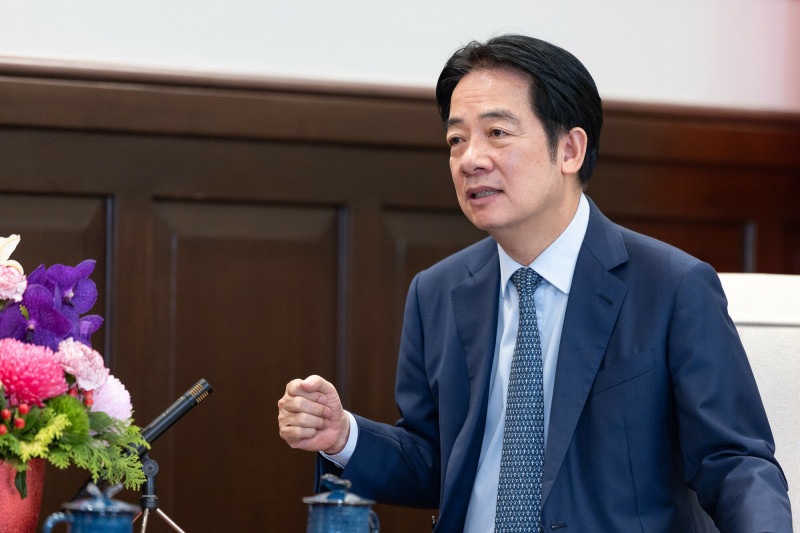 美國保守派意見領袖賽斯頓（Buck Sexton）近日訪台專訪賴清德總統，今於美國廣播節目「The Clay Travis and Buck Sexton Show」播出。（總統府提供）