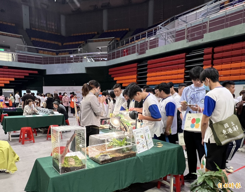 現場也吸引屏縣高中職學生職涯試探。（記者羅欣貞攝）