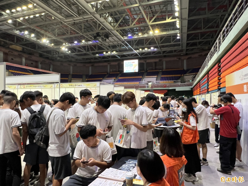 「職業引路專區」讓學子更貼近產業脈動。（記者羅欣貞攝）