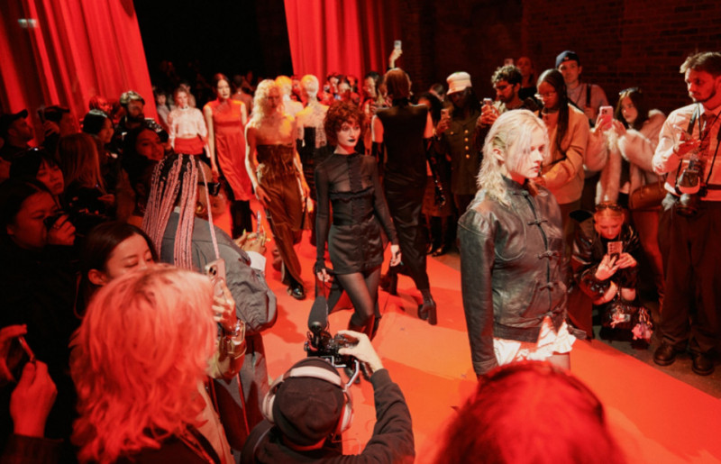 聚陽強調，選擇倫敦時裝週作為發表舞台，象徵台灣設計力量在國際時尚舞台嶄露頭角。（聚陽提供）