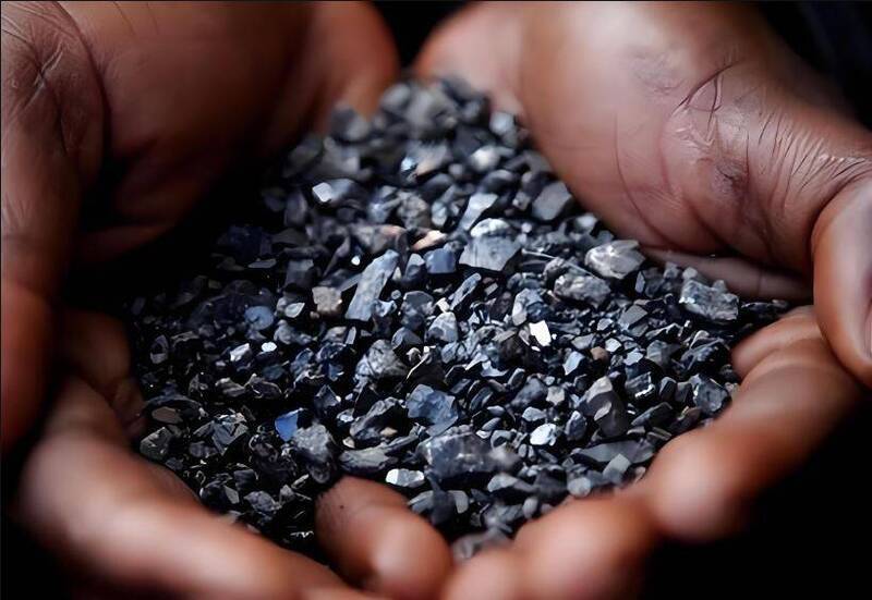 事關稀土、鋰電池、超硬材料等出口管制，中國商務部昨（9日）連發4則公告！（擷取自社群平台）