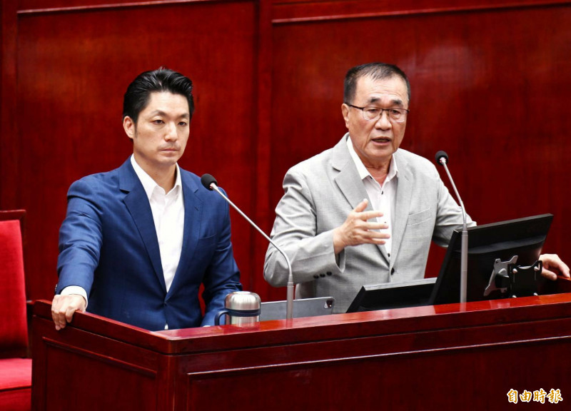 台北市長蔣萬安、副市長李四川在議會答詢輝達案的處理進度。（記者何玉華攝）