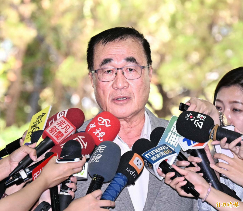 台北市副市長李四川今（13）表示，已經將公文發給新壽。（記者方賓照攝）