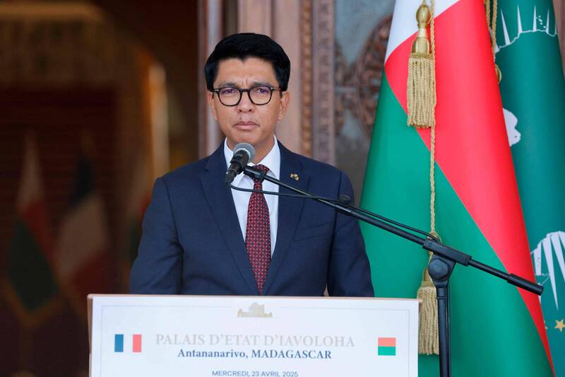 馬達加斯加總統拉喬利納據傳已經離境前往法國。（法新社）