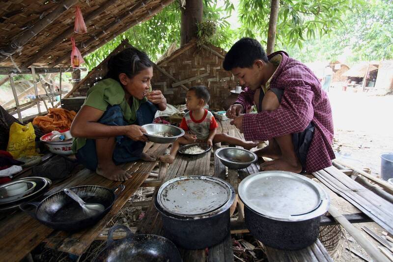緬甸經濟情勢嚴峻，近一半民眾生活在貧窮線以下，許多人為生活所迫選擇賣掉器官。示意圖。（法新社）