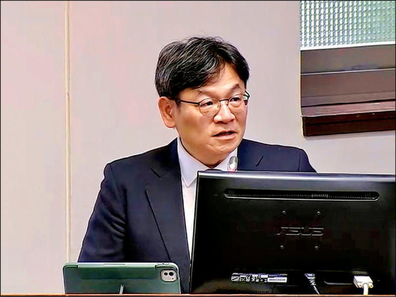 國發會主委葉俊顯則表示，半導體赴美投資，是將供應鏈複製過去，不擔心產業外移。（記者吳欣恬翻攝）