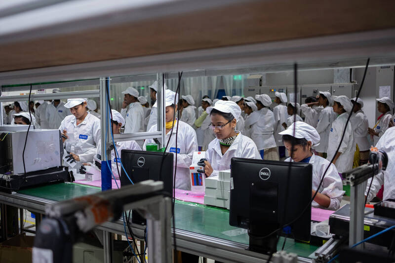 塔塔電子在印度不斷擴張時,鴻海早在當地積極布局。(資料照,彭博)