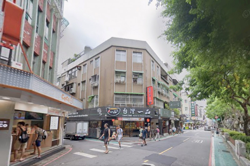最新實價揭露,北市永康街上、屋齡52年的店面,4月以總價8500萬元賣出、拆算每坪單價約392.79萬元。(翻攝自Google Map)