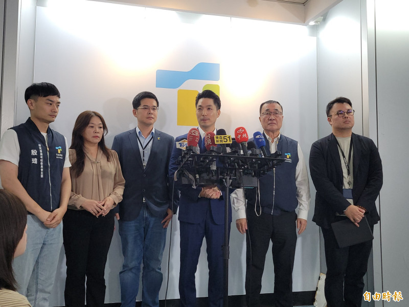 台北市長蔣萬安說明對新壽願意合意解約後，將盡快與新壽坐下來相談細節。（記者何玉華攝）