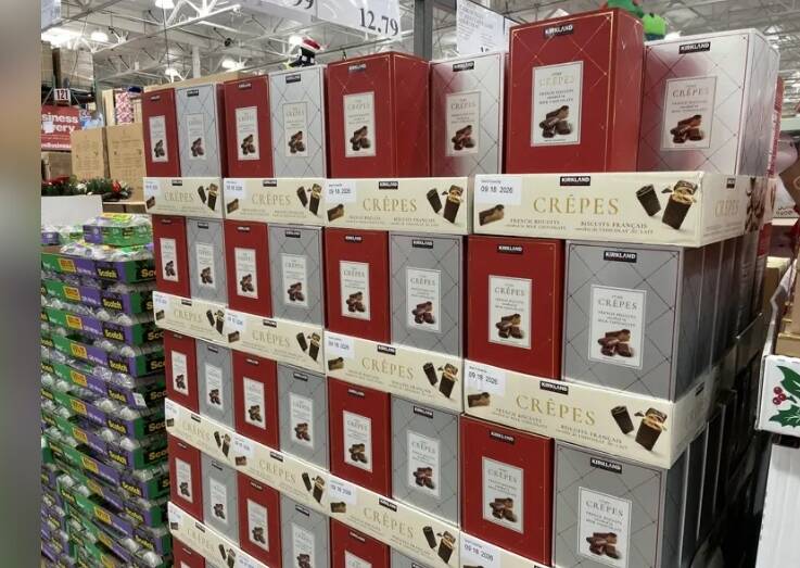 Kirkland Signature Chocolate Crepes這款餅乾被會員喻為最危險單品,一吃就停不下來。(擷取自世界日報)