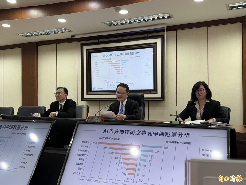 智慧局長廖承威主持各國AI專利技術布局分析記者會。（記者林菁樺攝）