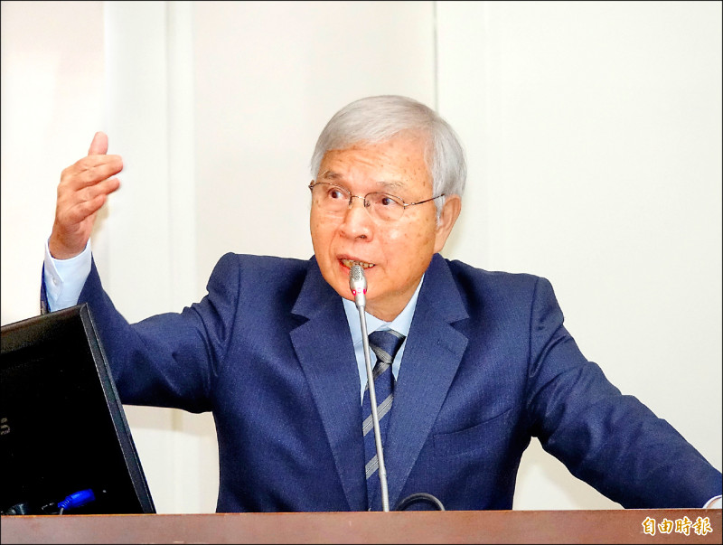 中央銀行總裁楊金龍表示,台積電攜供應鏈赴美設廠也是平衡雙邊經貿做法之一。(記者田裕華攝)