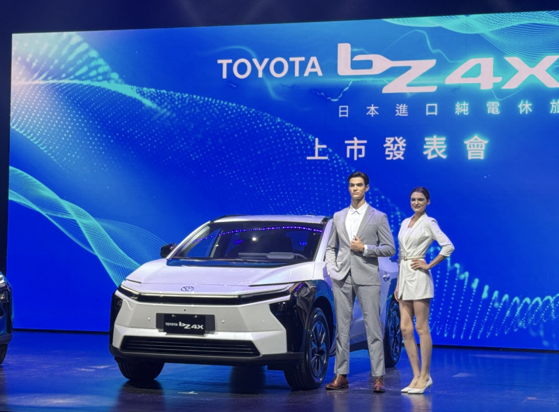 和泰汽車今天發表全新改款的TOYOTA bZ4X純電動車。(記者楊雅民攝)