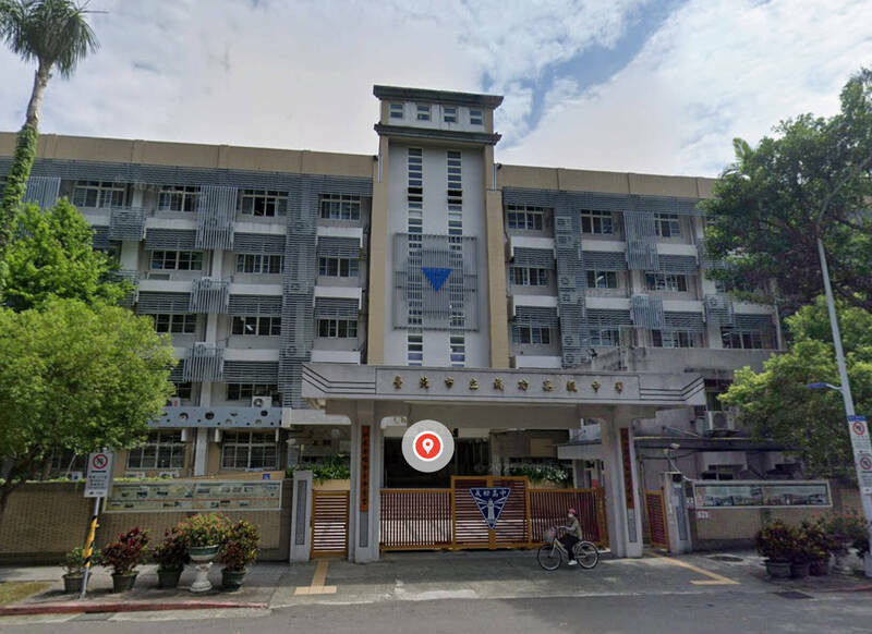 台北市成功高中昨晚(27日)9點7分發現全校跳電。學校已在28日上午11點40分全數復電。(圖取自Google Maps)