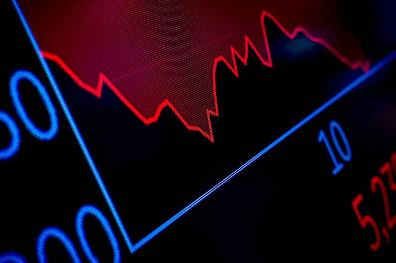 華爾街個股每日波動上千億美元已成常態,投資人面臨的風險也日益浮現。(路透資料照)