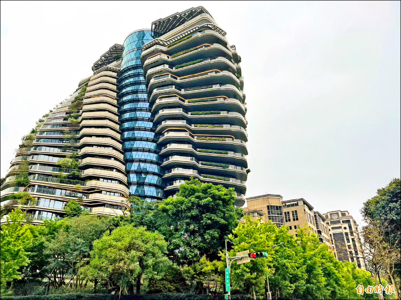 建商持有豪宅的稅負成本高，包括管理費、地價稅與房屋稅費用等。（記者徐義平攝）