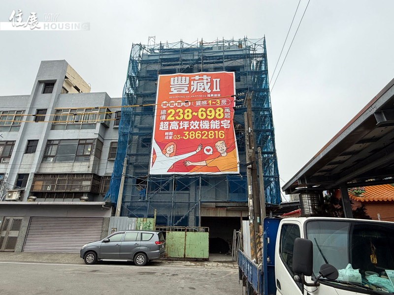 實價揭露桃園大園工業區內預售案，最低總價戶別233萬元。（住展雜誌提供）