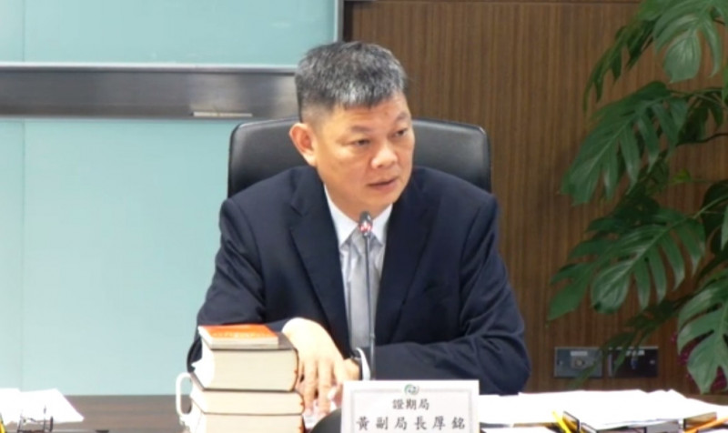 金管會證期局副局長黃黃厚銘指出,股東會紀念品線上領,預計明年上路。 (記者王孟倫攝)