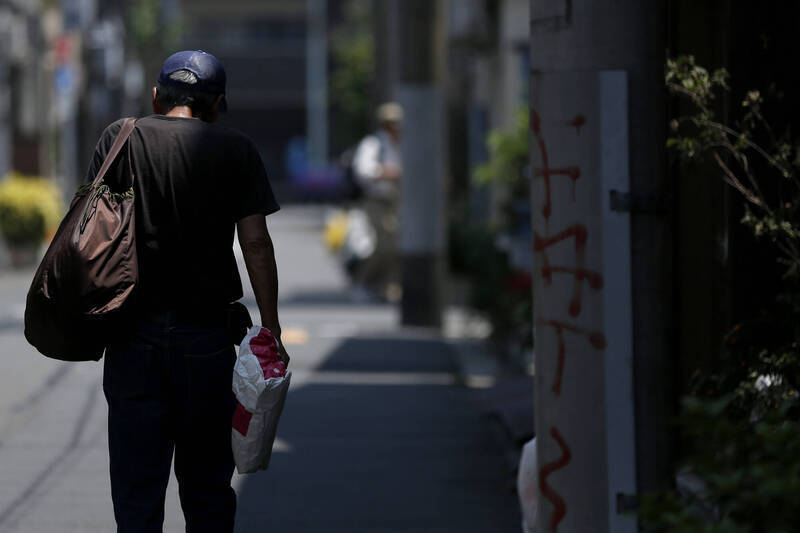 在退休年金制度中,選擇「延後領取」可以增加每個月所獲得的年金金額,但這並非人人適合,不只要理解制度本身,更要檢視自身的人生規劃。示意圖。(彭博)