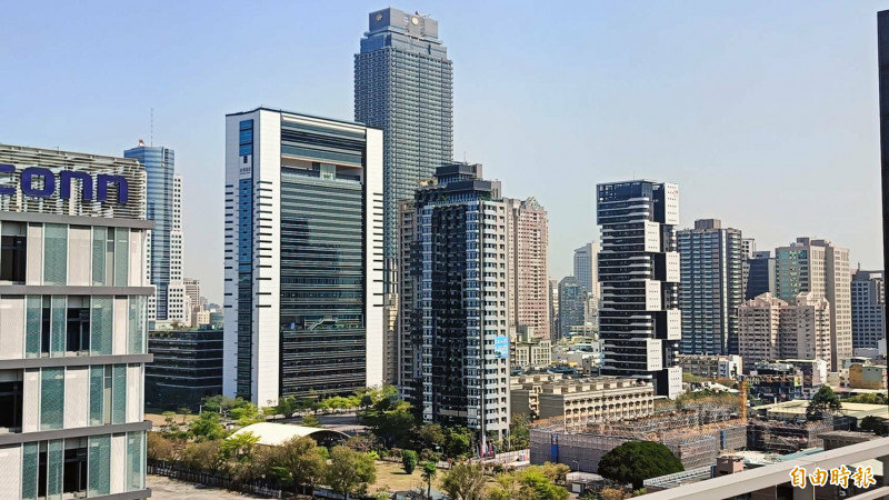 亞洲資產管理中心高雄專區的範圍,從中正路以南至亞灣區。(記者葛祐豪攝)