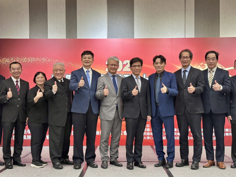 由台灣保險法學會、中華民國風險管理學會共同主辦、壽險公會贊助的2025風險管理博碩士論文獎,今下午舉辦頒獎典禮。(記者吳欣恬攝)