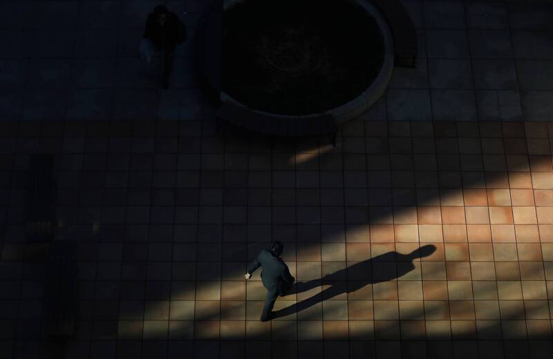 即使領了退休金,但仍在數年後選擇重返職場的銀髮族,其實一點也不罕見。示意圖。(路透)