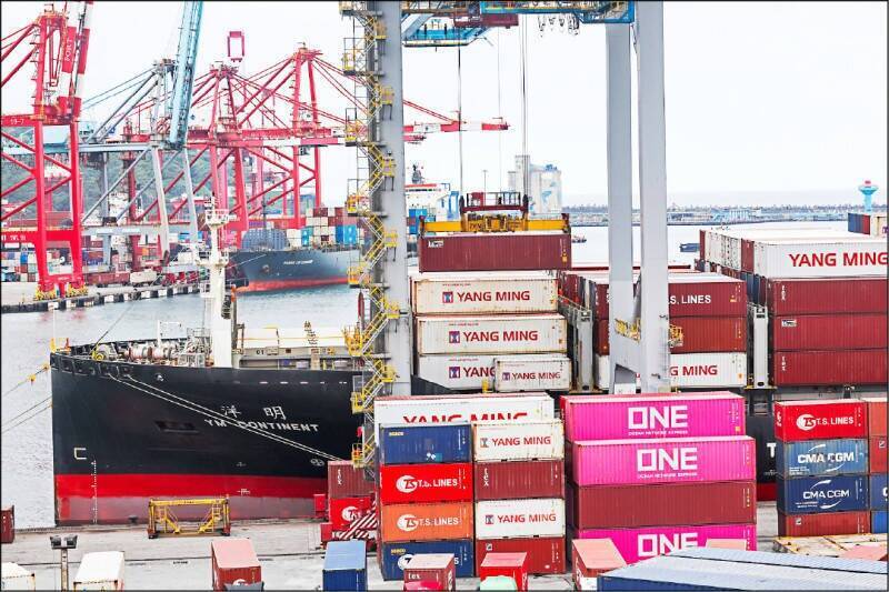 主計總處今公布第3季GDP成長概估7.64%,較8月預測數大增4.73個百分點,主因商品出口增幅較預測數高出7.39個百分點。(資料照)